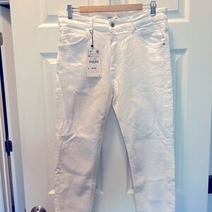 NWT Zara men’s white skinny crop jeans. Frayed hems. Smoke & pet free home.